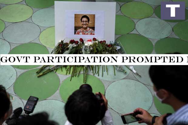Members of the media take photo of a picture of Wanchalearm Satsaksit, 37, a political activist who was abducted by unknown gunmen in front of his Phnom Penh apartment on Thursday. (Reuters photo) Govt involvement urged in activist 'abduction' case