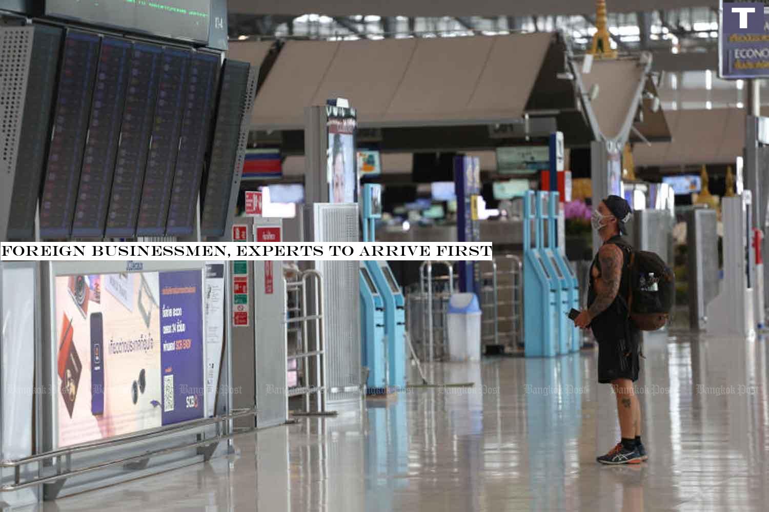 A traveller looks at a flight board at Suvarnabhumi airport in Samut Prakan province. Deputy Prime Minister Anutin Charnvirakul said on Friday that the government should welcome foreign businesspeople and experts next month. (Photo: Varuth Hirunyatheb) Foreign businessmen, experts to arrive first