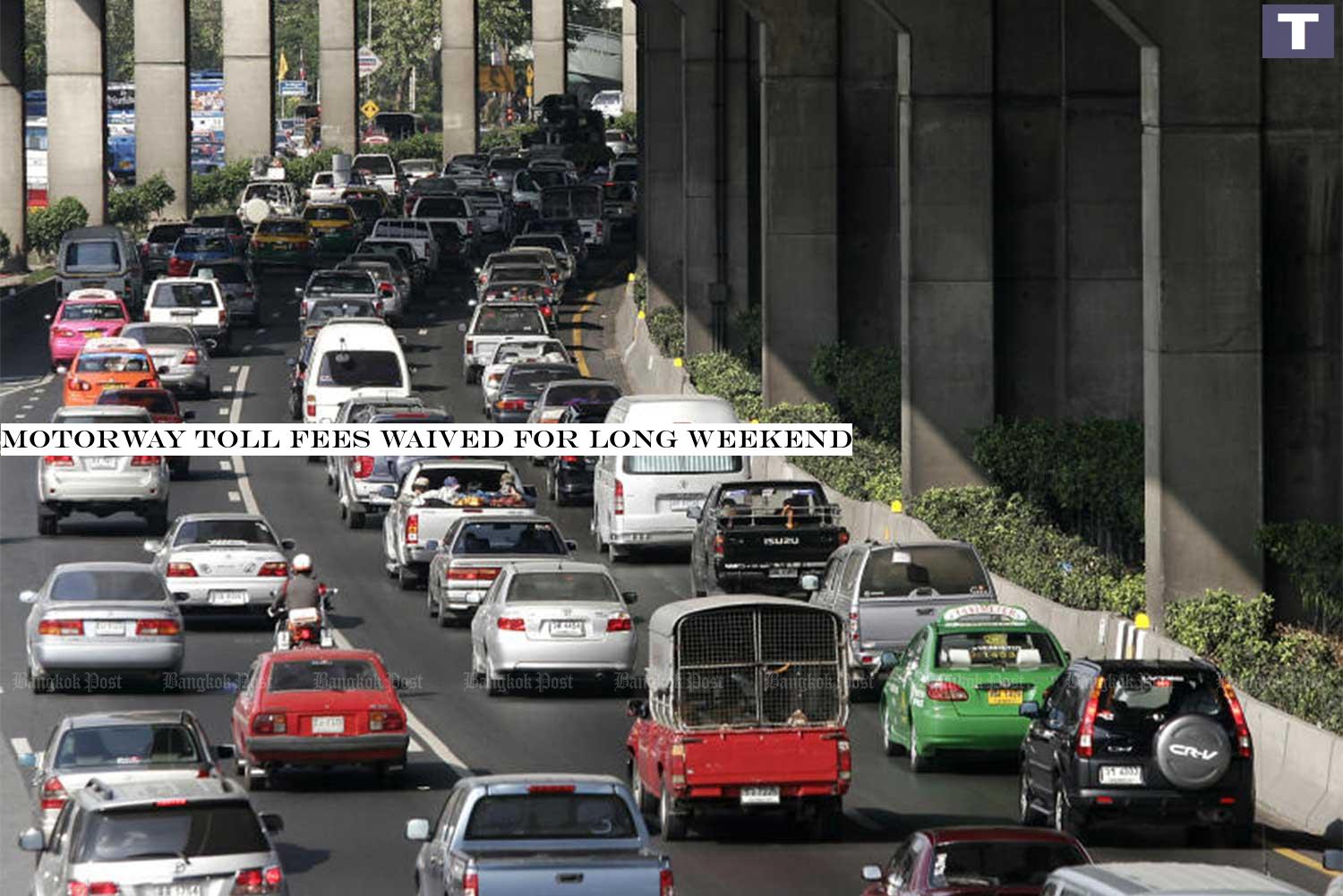 Leave early: Holidaymakers rush to get out of the city during New Year long weekend. (File photo) Motorway toll fees waived for long weekend