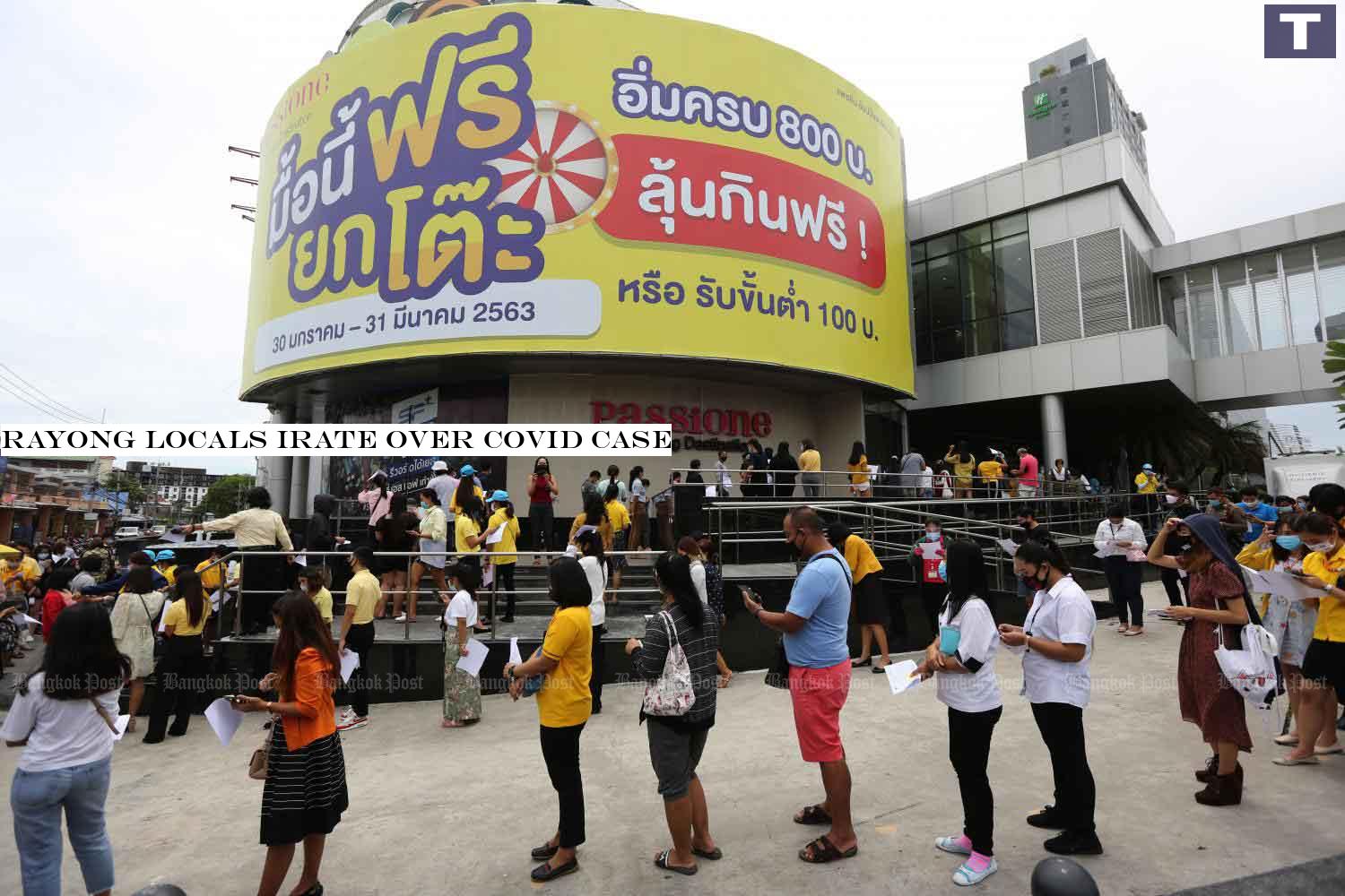 People queue to be tested for Covid-19 at Passione Shopping Destination mall in Rayong province on Tuesday. (Photo: Wichan Charoenkiatpakul) Rayong locals irate over Covid case