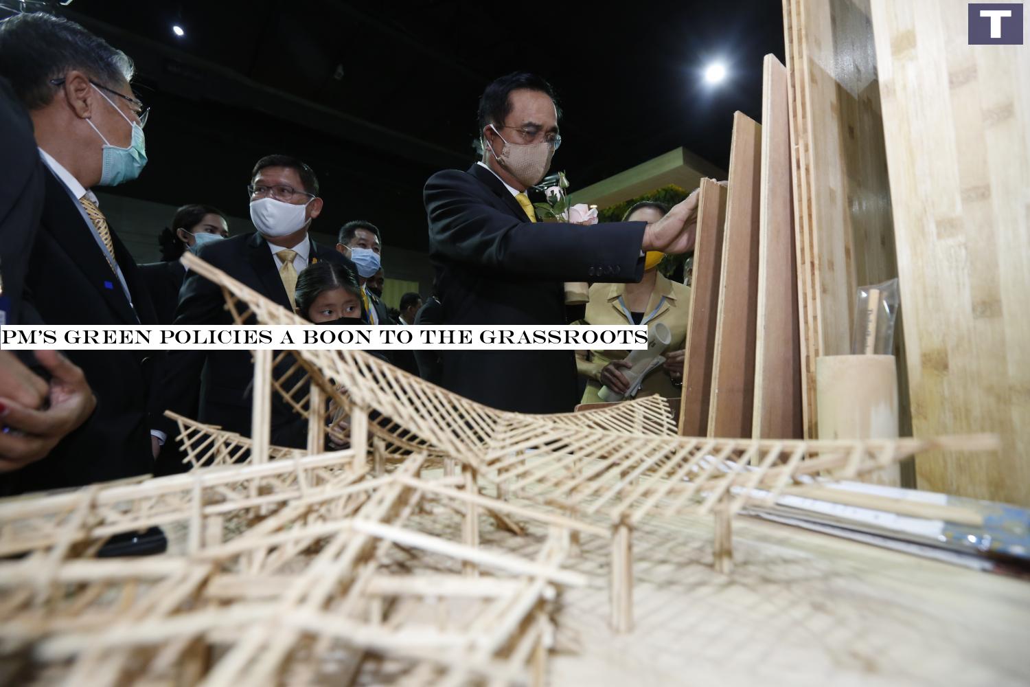 Prime Minister Prayut Chan-o-cha looks at exhibitions at a forum on bio, circular and green economies in Nonthaburi on Wednesday.â-#128;-#137;Pattarapong Chatpattarasill PM's green policies a boon to the grassroots