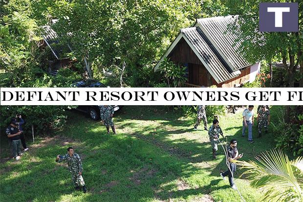 Park officials arrive at the Krathom Rim Tharn resort in Thong Pha Phum district of Kanchanaburi on Thursday and post a final warning for the owners to leave. (Photo: Piyarat Chongcharoen) Defiant resort owners get final warning to leave national park