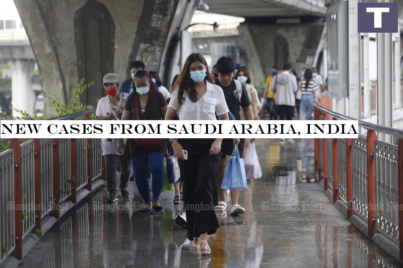 Pedestrians wearing face masks use the skywalk at Victory Monument on Saturday. (Photo: Nutthawat Wicheanbut) New cases from Saudi Arabia, India