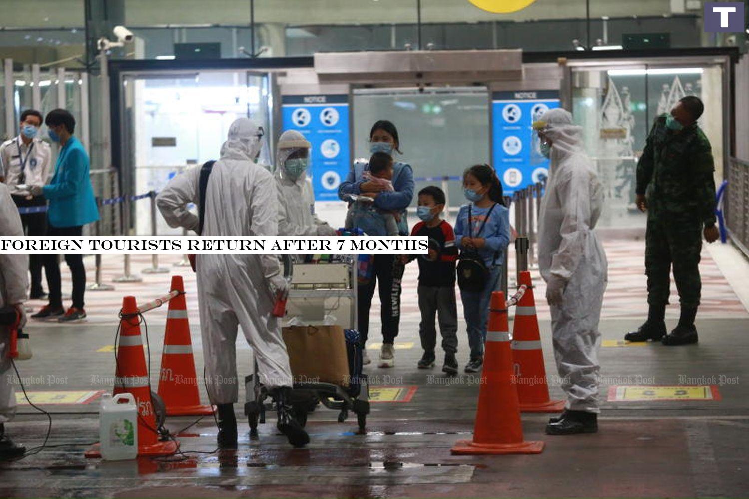 Thirty-nine Chinese tourists on the new special tourist visas arrive at Suvarnabhumi airport from Shanghai on Tuesday evening. They will be put in quarantine for 14 days before they can go out and about. (Photo by Somchai Poomlard) Foreign tourists return after 7 months