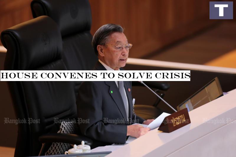 House speaker Chuan Leekpai calls on MPs and senators to make a concerted effort to find a solution to the political conflict. (Photo by Chanat Katanyu) House convenes to solve crisis