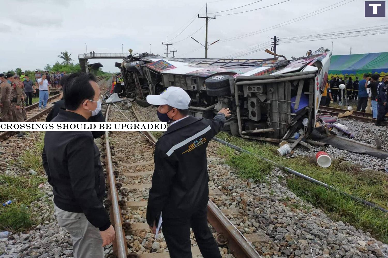 Officials inspect a crossing in Chachoengsao's Muang district where a bus full of passengers was hit by a freight train on Oct 10, killing 18 people and injuring 44.â-#128;-#137;(Department of Rail Transport photo) Crossings should be upgraded